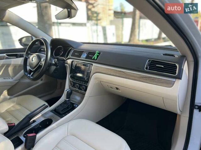 Фольксваген Пассат 2017 в Львове на Automoto.ua Белый Фольксваген Пассат, объемом двигателя 1.8 л и пробегом 78 тыс. км за 15750 $, фото 13 на Automoto.ua