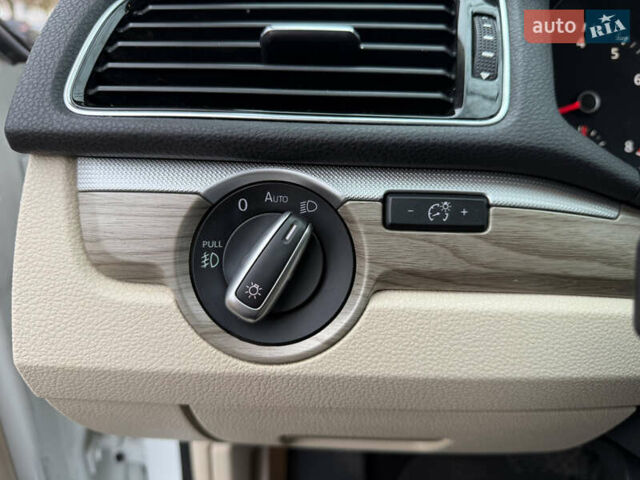 Белый Фольксваген Пассат, объемом двигателя 1.8 л и пробегом 150 тыс. км за 14600 $, фото 26 на Automoto.ua