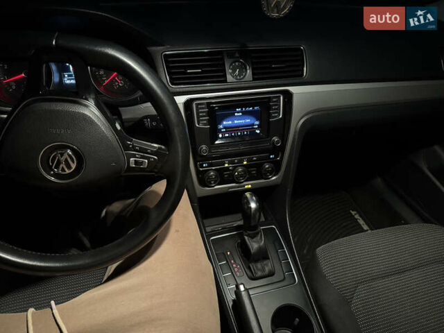 Белый Фольксваген Пассат, объемом двигателя 1.8 л и пробегом 185 тыс. км за 12650 $, фото 15 на Automoto.ua