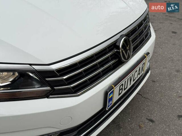 Белый Фольксваген Пассат, объемом двигателя 1.8 л и пробегом 57 тыс. км за 11299 $, фото 31 на Automoto.ua