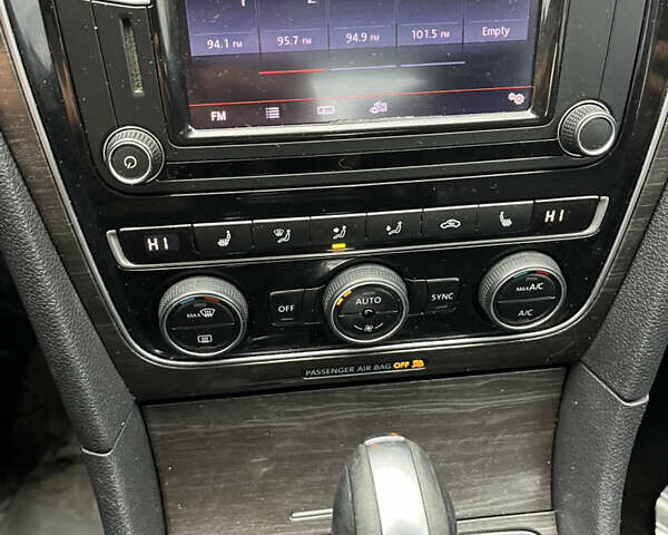 Белый Фольксваген Пассат, объемом двигателя 1.8 л и пробегом 203 тыс. км за 9900 $, фото 6 на Automoto.ua