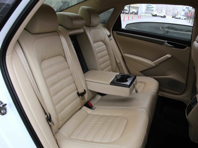 Белый Фольксваген Пассат, объемом двигателя 3.6 л и пробегом 136 тыс. км за 15500 $, фото 8 на Automoto.ua