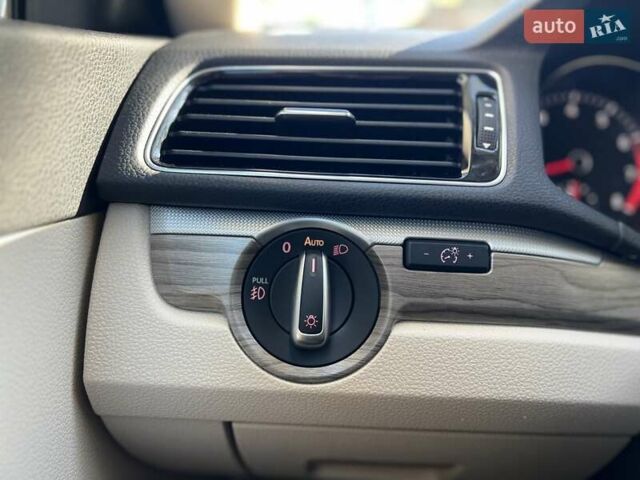 Белый Фольксваген Пассат, объемом двигателя 1.8 л и пробегом 78 тыс. км за 15450 $, фото 27 на Automoto.ua