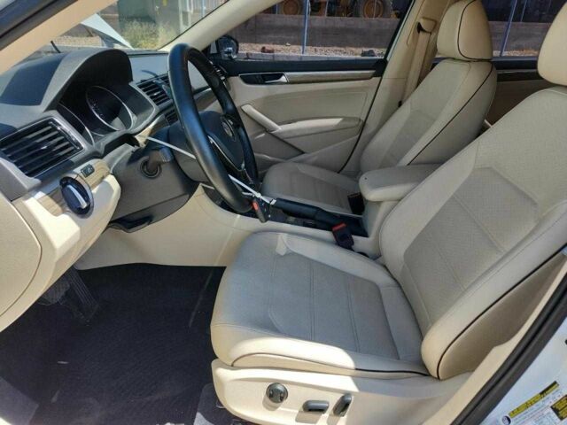 Белый Фольксваген Пассат, объемом двигателя 1.8 л и пробегом 72 тыс. км за 8659 $, фото 6 на Automoto.ua