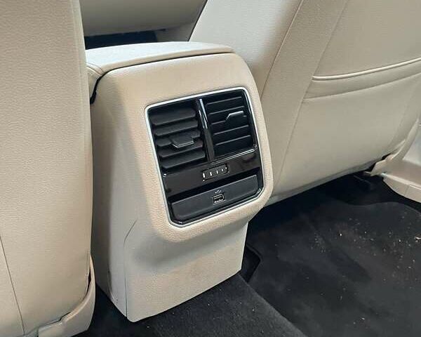 Білий Фольксваген Пассат, об'ємом двигуна 1.8 л та пробігом 181 тис. км за 14000 $, фото 14 на Automoto.ua