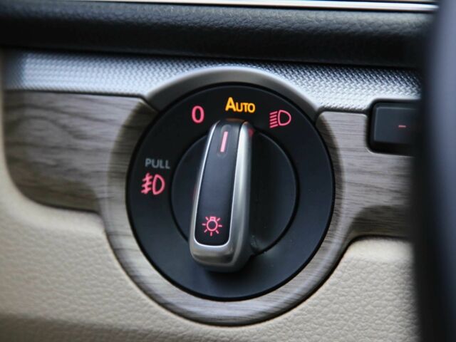 Белый Фольксваген Пассат, объемом двигателя 3.6 л и пробегом 136 тыс. км за 15500 $, фото 20 на Automoto.ua