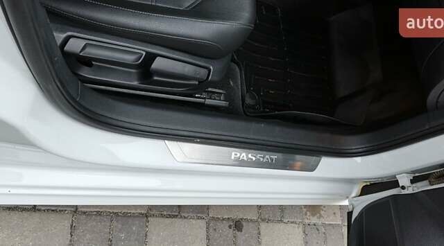 Белый Фольксваген Пассат, объемом двигателя 2 л и пробегом 200 тыс. км за 15300 $, фото 17 на Automoto.ua