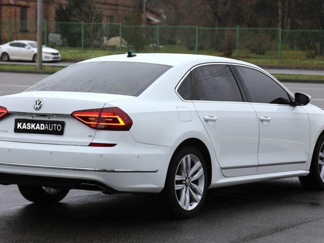 Белый Фольксваген Пассат, объемом двигателя 3.6 л и пробегом 136 тыс. км за 15500 $, фото 5 на Automoto.ua