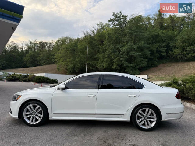 Білий Фольксваген Пассат, об'ємом двигуна 3.6 л та пробігом 136 тис. км за 17500 $, фото 7 на Automoto.ua