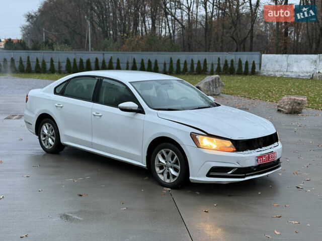 Белый Фольксваген Пассат, объемом двигателя 2 л и пробегом 273 тыс. км за 8300 $, фото 4 на Automoto.ua