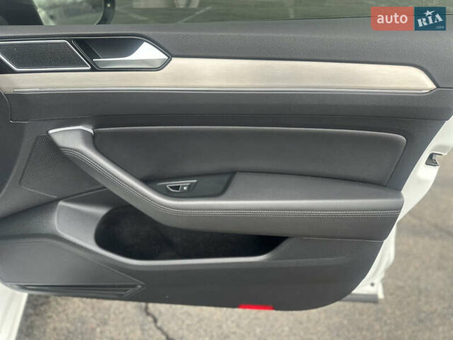 Белый Фольксваген Пассат, объемом двигателя 1.97 л и пробегом 178 тыс. км за 18900 $, фото 15 на Automoto.ua