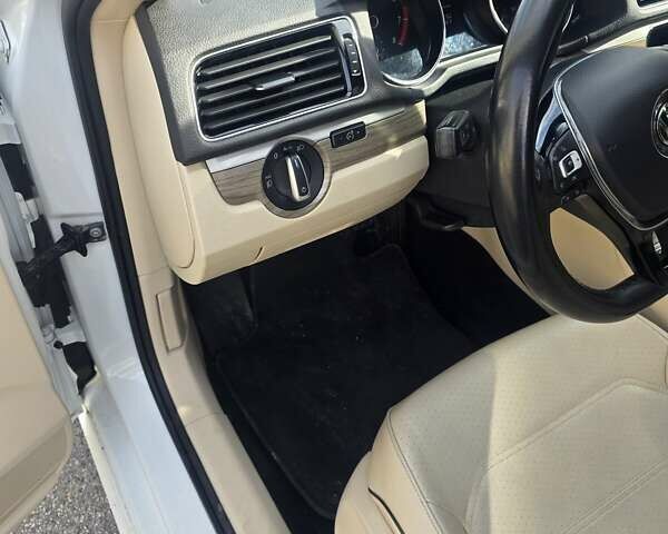 Белый Фольксваген Пассат, объемом двигателя 1.98 л и пробегом 133 тыс. км за 13300 $, фото 9 на Automoto.ua