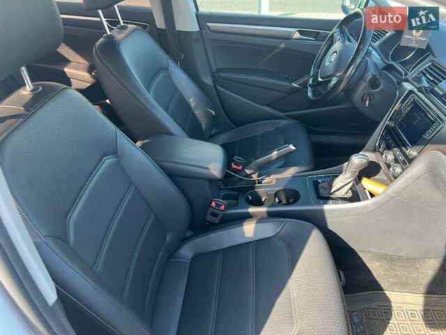 Белый Фольксваген Пассат, объемом двигателя 1.98 л и пробегом 130 тыс. км за 14300 $, фото 6 на Automoto.ua