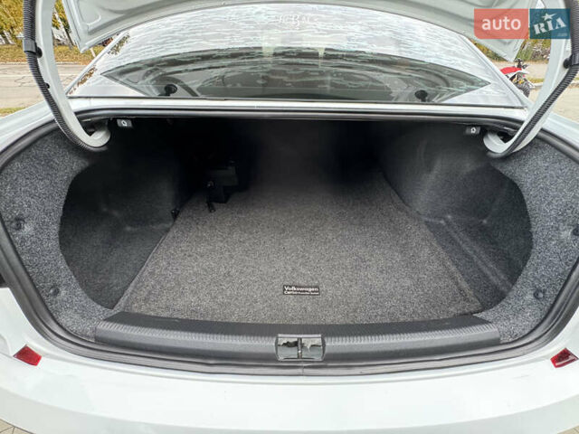 Білий Фольксваген Пассат, об'ємом двигуна 0 л та пробігом 175 тис. км за 13500 $, фото 12 на Automoto.ua