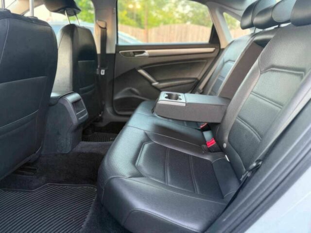 Белый Фольксваген Пассат, объемом двигателя 1.8 л и пробегом 64 тыс. км за 4600 $, фото 10 на Automoto.ua