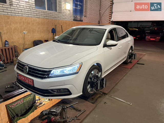 Белый Фольксваген Пассат, объемом двигателя 1.8 л и пробегом 150 тыс. км за 14600 $, фото 46 на Automoto.ua