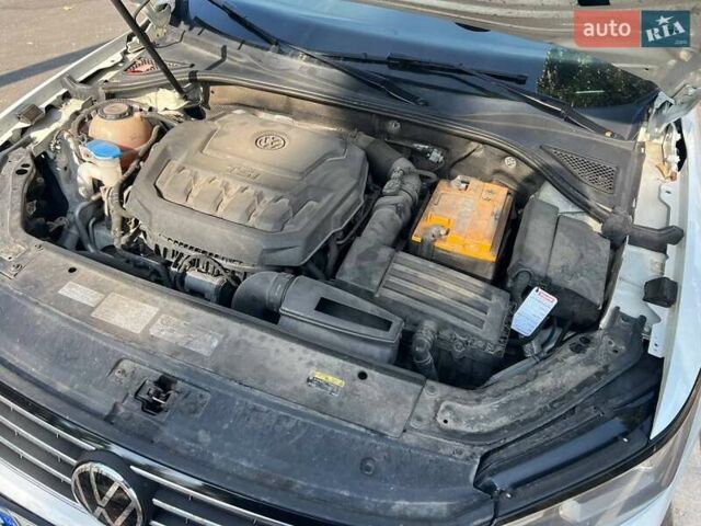 Белый Фольксваген Пассат, объемом двигателя 1.98 л и пробегом 130 тыс. км за 14300 $, фото 4 на Automoto.ua