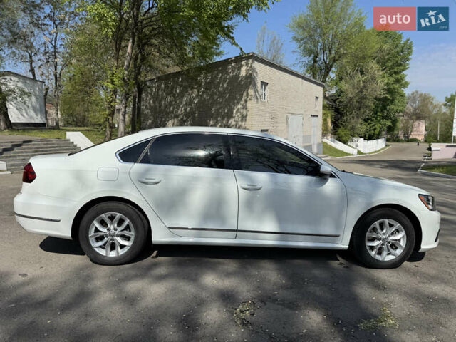 Белый Фольксваген Пассат, объемом двигателя 1.8 л и пробегом 78 тыс. км за 13800 $, фото 10 на Automoto.ua