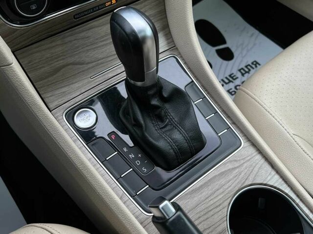 Білий Фольксваген Пассат, об'ємом двигуна 2 л та пробігом 115 тис. км за 12500 $, фото 16 на Automoto.ua