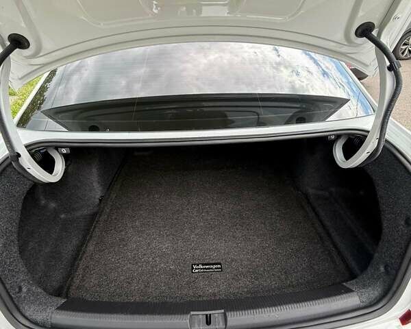 Белый Фольксваген Пассат, объемом двигателя 1.98 л и пробегом 140 тыс. км за 15600 $, фото 18 на Automoto.ua