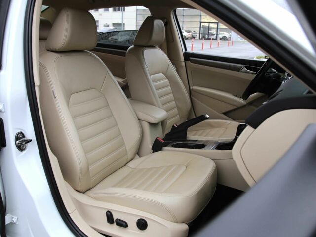 Белый Фольксваген Пассат, объемом двигателя 3.6 л и пробегом 136 тыс. км за 15500 $, фото 9 на Automoto.ua