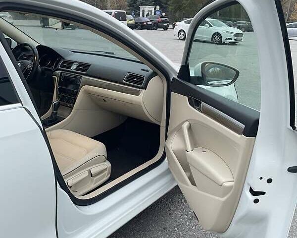 Білий Фольксваген Пассат, об'ємом двигуна 1.8 л та пробігом 181 тис. км за 14000 $, фото 18 на Automoto.ua