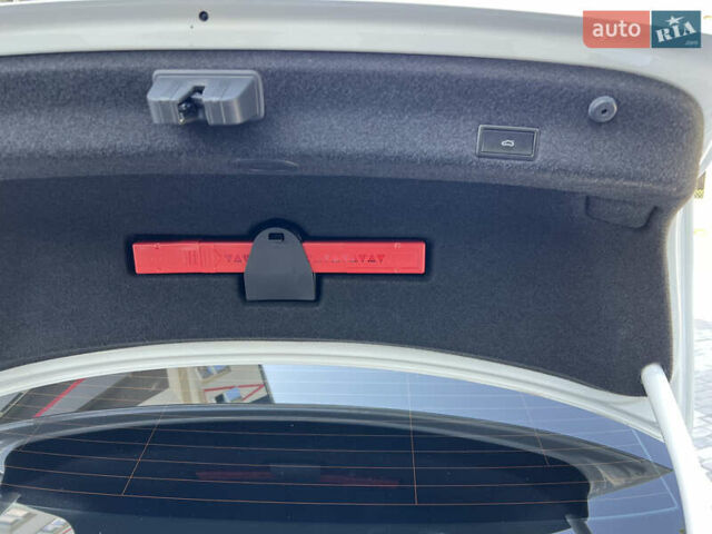 Белый Фольксваген Пассат, объемом двигателя 2 л и пробегом 168 тыс. км за 22700 $, фото 24 на Automoto.ua