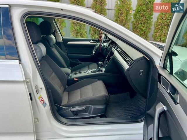 Белый Фольксваген Пассат, объемом двигателя 1.97 л и пробегом 240 тыс. км за 17900 $, фото 84 на Automoto.ua