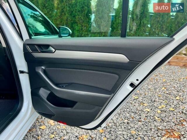 Белый Фольксваген Пассат, объемом двигателя 1.97 л и пробегом 240 тыс. км за 17900 $, фото 70 на Automoto.ua