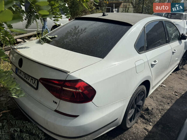 Белый Фольксваген Пассат, объемом двигателя 1.98 л и пробегом 163 тыс. км за 4500 $, фото 1 на Automoto.ua
