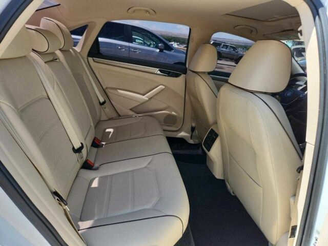 Белый Фольксваген Пассат, объемом двигателя 1.8 л и пробегом 72 тыс. км за 8659 $, фото 7 на Automoto.ua