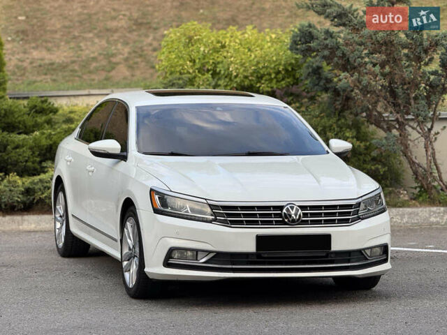 Білий Фольксваген Пассат, об'ємом двигуна 3.6 л та пробігом 136 тис. км за 17500 $, фото 3 на Automoto.ua