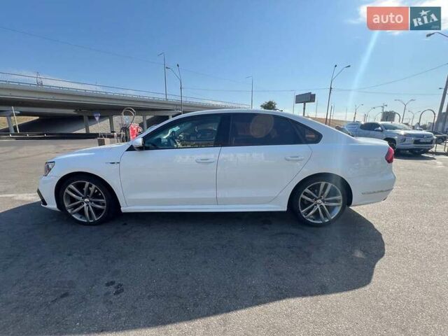 Белый Фольксваген Пассат, объемом двигателя 1.98 л и пробегом 130 тыс. км за 14300 $, фото 1 на Automoto.ua