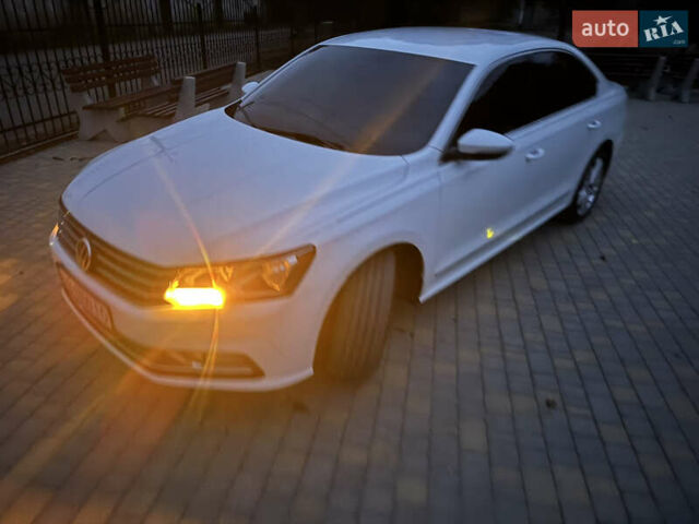 Белый Фольксваген Пассат, объемом двигателя 1.8 л и пробегом 185 тыс. км за 12650 $, фото 3 на Automoto.ua