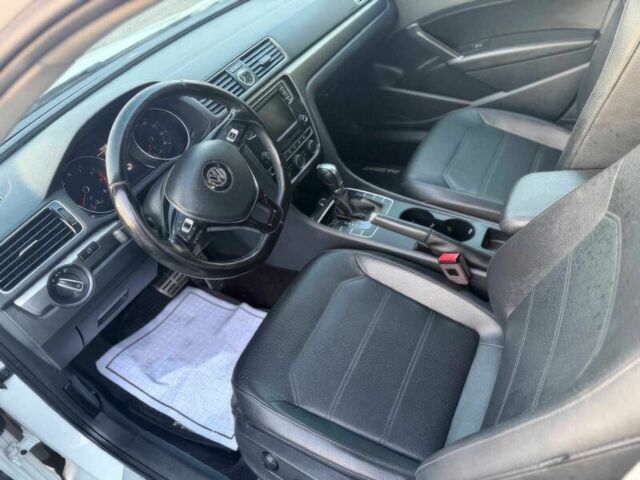 Белый Фольксваген Пассат, объемом двигателя 1.8 л и пробегом 64 тыс. км за 4600 $, фото 9 на Automoto.ua