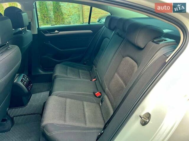 Белый Фольксваген Пассат, объемом двигателя 1.97 л и пробегом 240 тыс. км за 17900 $, фото 69 на Automoto.ua