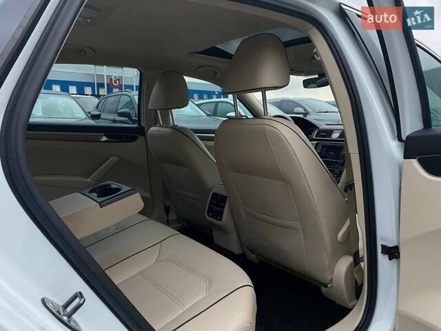 Белый Фольксваген Пассат, объемом двигателя 1.8 л и пробегом 167 тыс. км за 13990 $, фото 30 на Automoto.ua