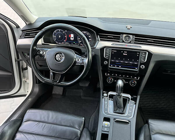 Білий Фольксваген Пассат, об'ємом двигуна 2 л та пробігом 320 тис. км за 16500 $, фото 1 на Automoto.ua