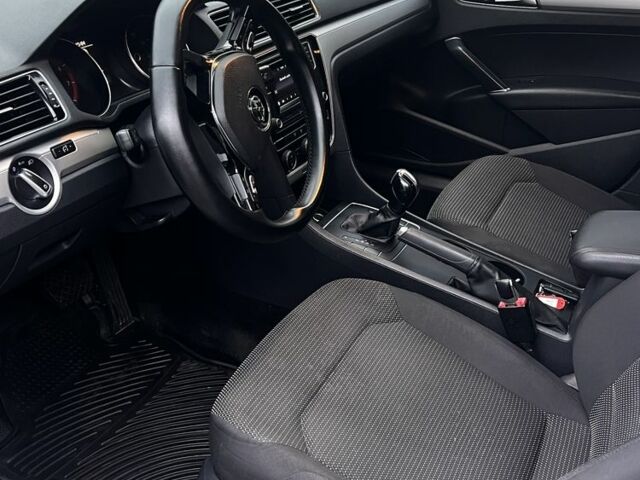 Белый Фольксваген Пассат, объемом двигателя 1.8 л и пробегом 185 тыс. км за 13000 $, фото 7 на Automoto.ua