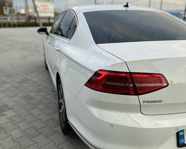Белый Фольксваген Пассат, объемом двигателя 2 л и пробегом 320 тыс. км за 16900 $, фото 19 на Automoto.ua