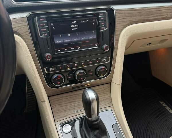 Белый Фольксваген Пассат, объемом двигателя 1.8 л и пробегом 108 тыс. км за 17500 $, фото 2 на Automoto.ua