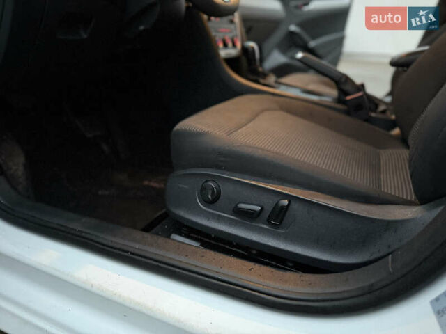 Белый Фольксваген Пассат, объемом двигателя 2 л и пробегом 273 тыс. км за 8300 $, фото 29 на Automoto.ua