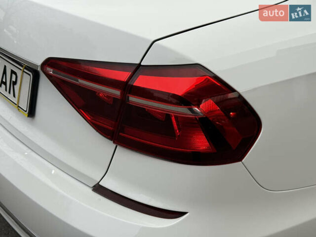 Белый Фольксваген Пассат, объемом двигателя 1.8 л и пробегом 57 тыс. км за 11299 $, фото 23 на Automoto.ua