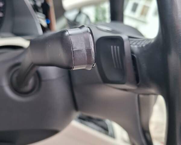 Белый Фольксваген Пассат, объемом двигателя 2 л и пробегом 200 тыс. км за 22500 $, фото 27 на Automoto.ua