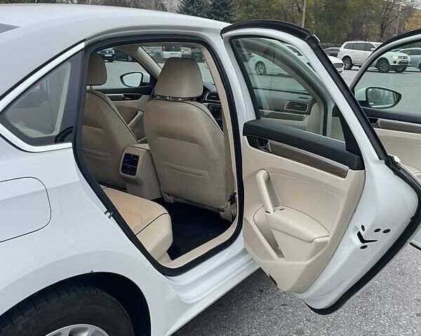 Білий Фольксваген Пассат, об'ємом двигуна 1.8 л та пробігом 181 тис. км за 14000 $, фото 17 на Automoto.ua