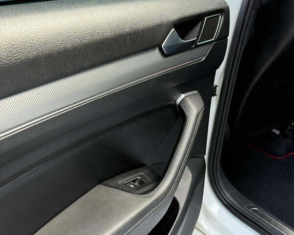 Белый Фольксваген Пассат, объемом двигателя 1.97 л и пробегом 375 тыс. км за 23500 $, фото 16 на Automoto.ua