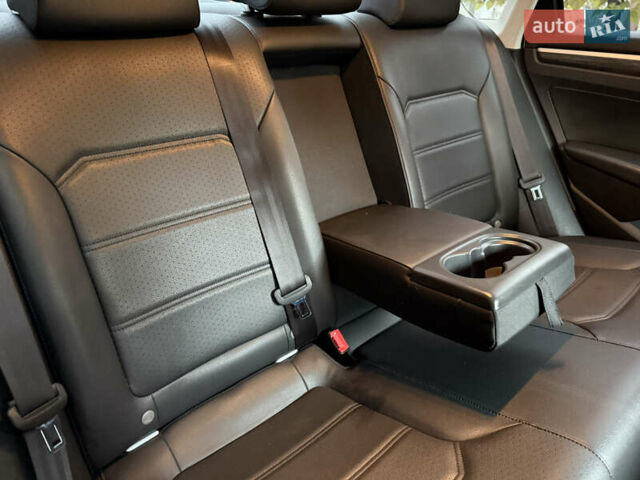 Белый Фольксваген Пассат, объемом двигателя 1.8 л и пробегом 57 тыс. км за 11299 $, фото 9 на Automoto.ua