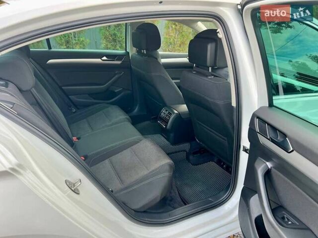 Белый Фольксваген Пассат, объемом двигателя 1.97 л и пробегом 240 тыс. км за 17900 $, фото 73 на Automoto.ua