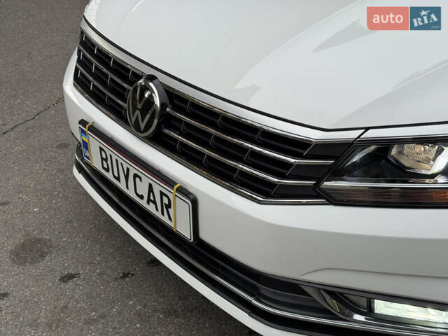 Белый Фольксваген Пассат, объемом двигателя 1.8 л и пробегом 57 тыс. км за 11299 $, фото 16 на Automoto.ua