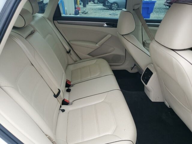 Белый Фольксваген Пассат, объемом двигателя 1.8 л и пробегом 207 тыс. км за 9100 $, фото 9 на Automoto.ua